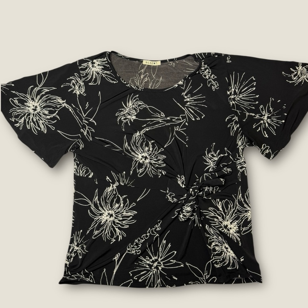 Chic Beacon Black and White Floral Women's Business Casual Top Size XXL‎